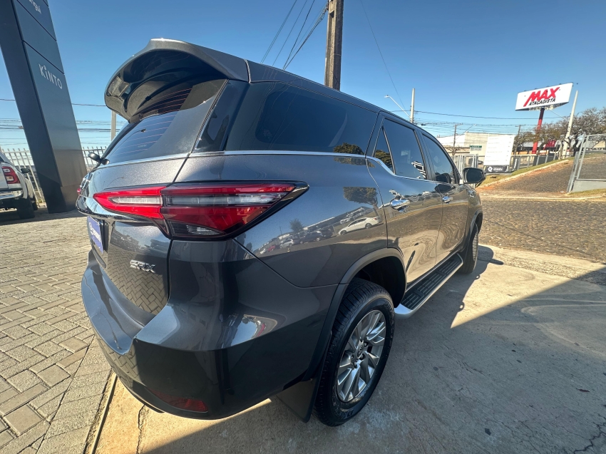 toyota hilux sw4 2.8 d-4d turbo diesel srx 7l 4x4 automatico 4p 2024