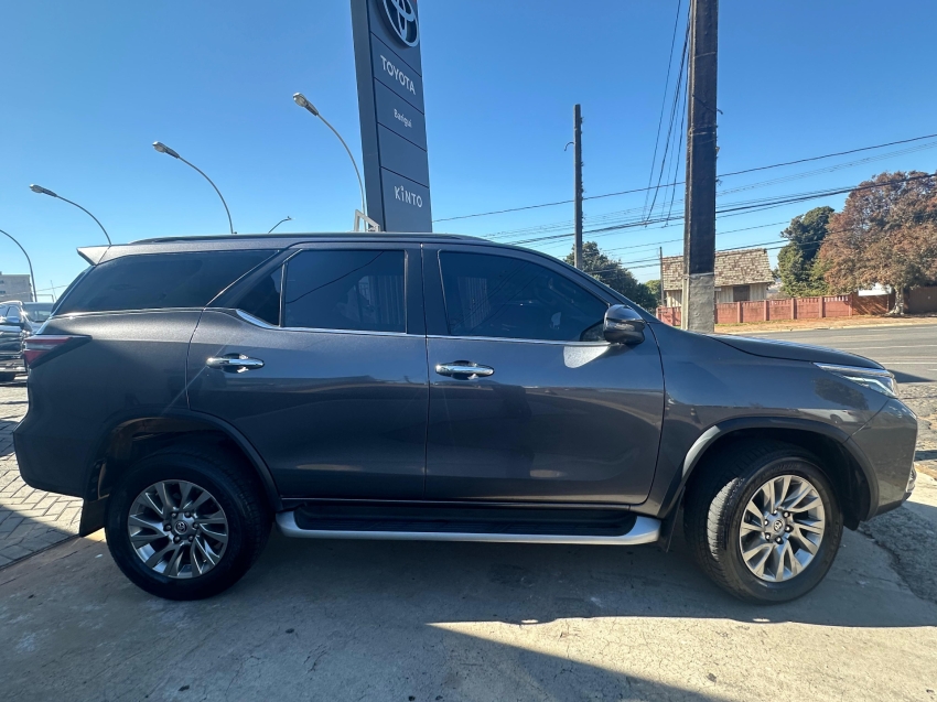 toyota hilux sw4 2.8 d-4d turbo diesel srx 7l 4x4 automatico 4p 2024