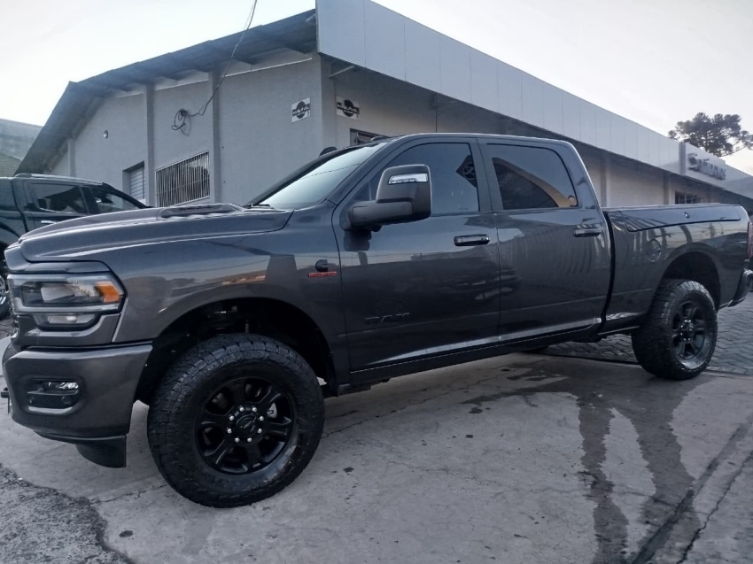 ram 2500 6.7 i6 turbo diesel laramie night edition cd 4x4 automatico 4p 2024