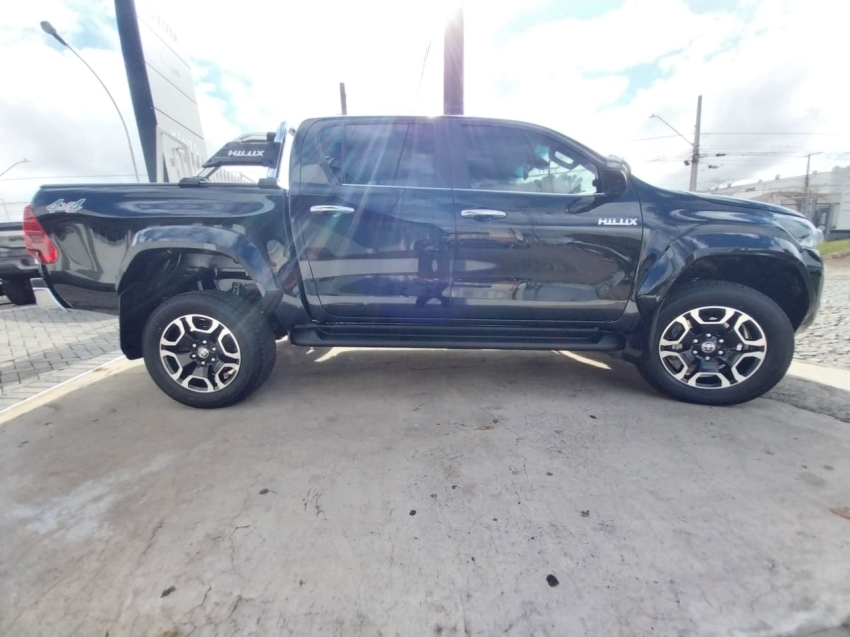 toyota hilux 2.8 d-4d turbo diesel cd srx plus 4x4 automatico 4p 2024