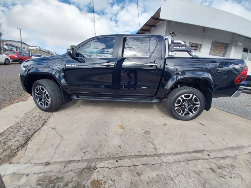 toyota hilux 2.8 d-4d turbo diesel cd srx plus 4x4 automatico 4p 2024