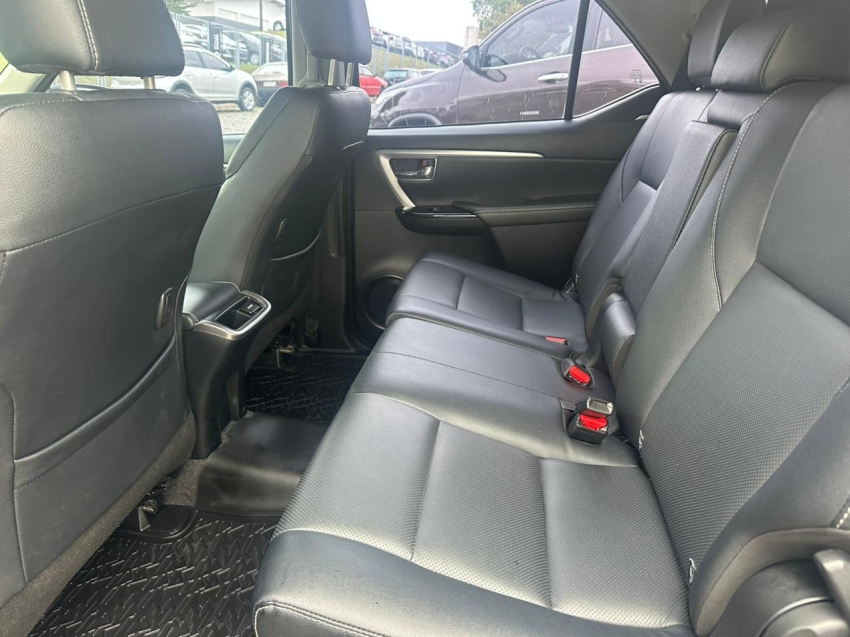 toyota hilux sw4 2.8 d-4d turbo diesel srx 7l 4x4 automatico 4p 2024