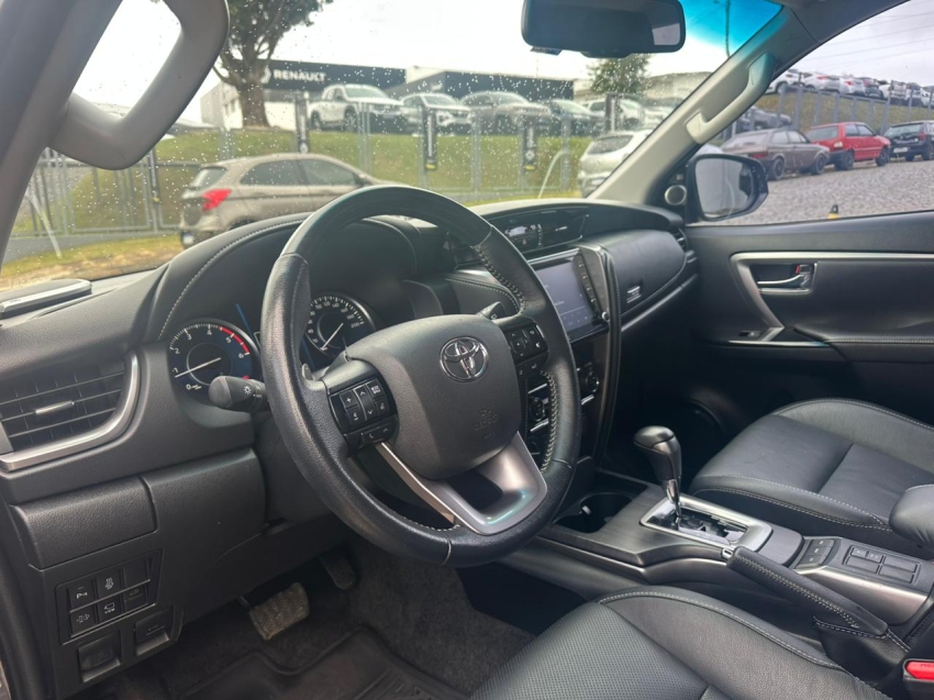 toyota hilux sw4 2.8 d-4d turbo diesel srx 7l 4x4 automatico 4p 2024