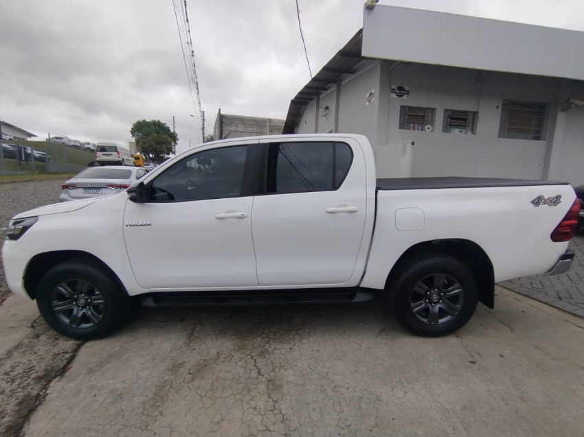 toyota hilux 2.8 d-4d turbo diesel cd sr 4x4 automatico 4p 2024
