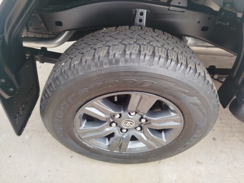 toyota hilux 2.8 d-4d turbo diesel cd sr 4x4 automatico 4p 2024