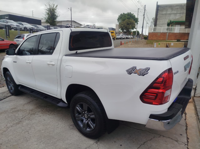 toyota hilux 2.8 d-4d turbo diesel cd sr 4x4 automatico 4p 2024
