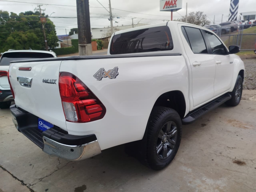 toyota hilux 2.8 d-4d turbo diesel cd sr 4x4 automatico 4p 2024