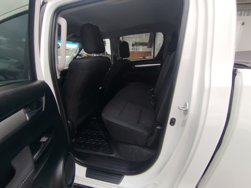 toyota hilux 2.8 d-4d turbo diesel cd sr 4x4 automatico 4p 2024
