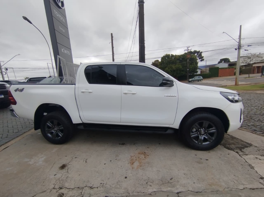 toyota hilux 2.8 d-4d turbo diesel cd sr 4x4 automatico 4p 2024