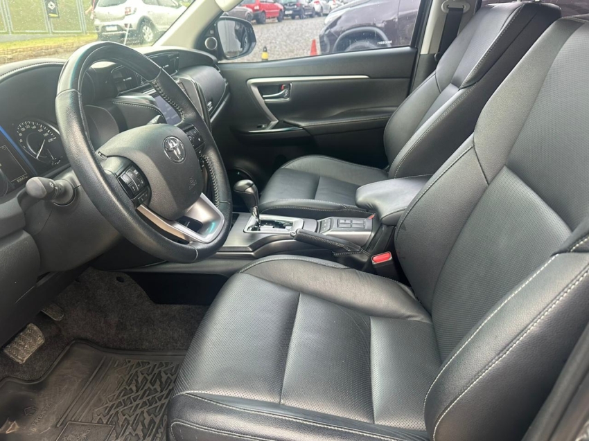 toyota hilux sw4 2.8 d-4d turbo diesel srx 7l 4x4 automatico 4p 2022