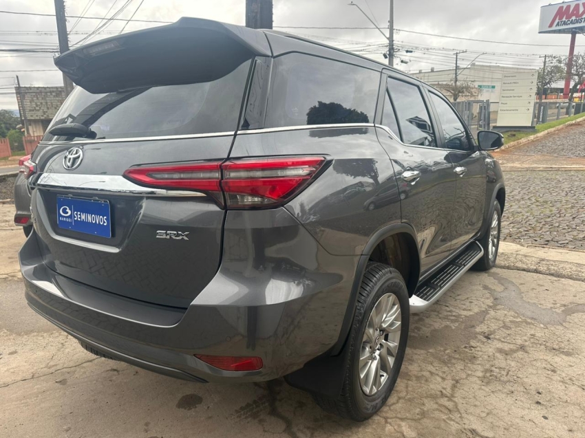 toyota hilux sw4 2.8 d-4d turbo diesel srx 7l 4x4 automatico 4p 2022