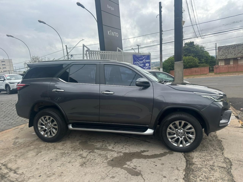toyota hilux sw4 2.8 d-4d turbo diesel srx 7l 4x4 automatico 4p 2022