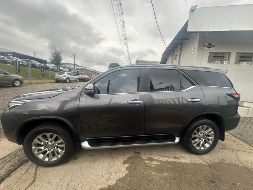 toyota hilux sw4 2.8 d-4d turbo diesel srx 7l 4x4 automatico 4p 2022