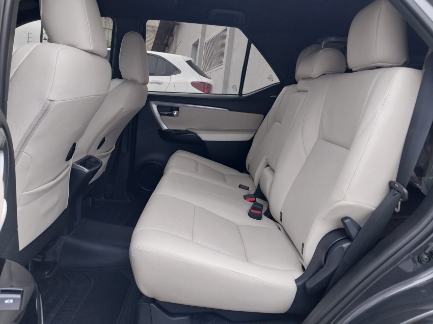 toyota hilux sw4 2.8 d-4d turbo diesel diamond 7l 4x4 automatico 4p 2024