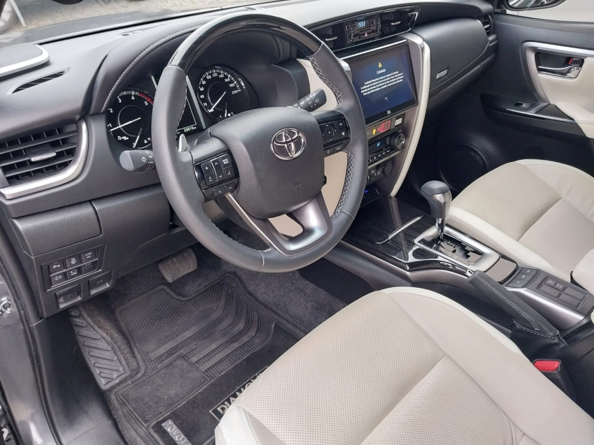 toyota hilux sw4 2.8 d-4d turbo diesel diamond 7l 4x4 automatico 4p 2024