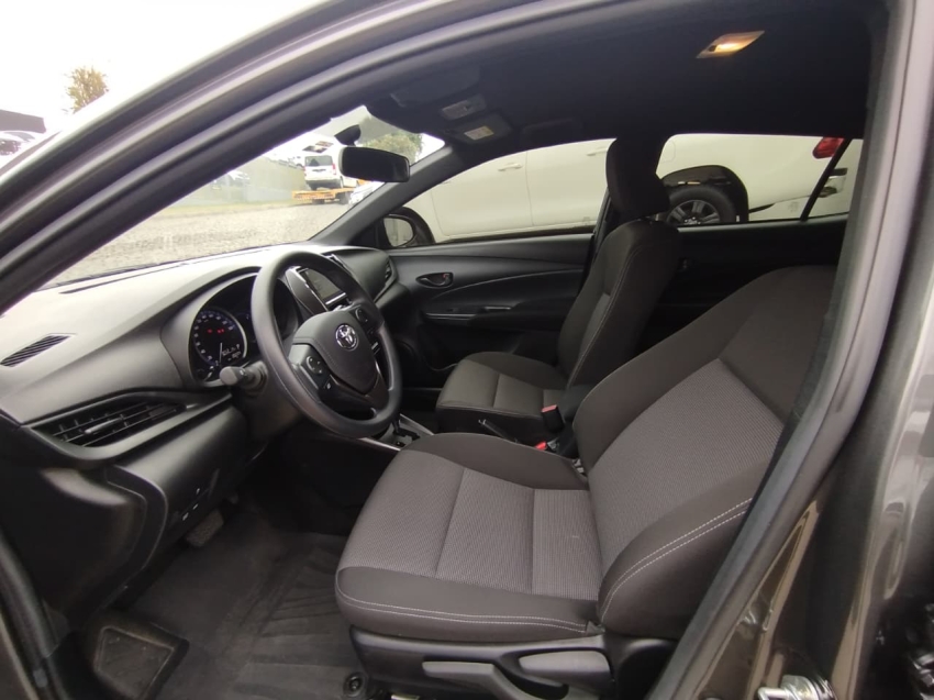 toyota yaris 1.5 16v flex xl multidrive 4p automatico 2025
