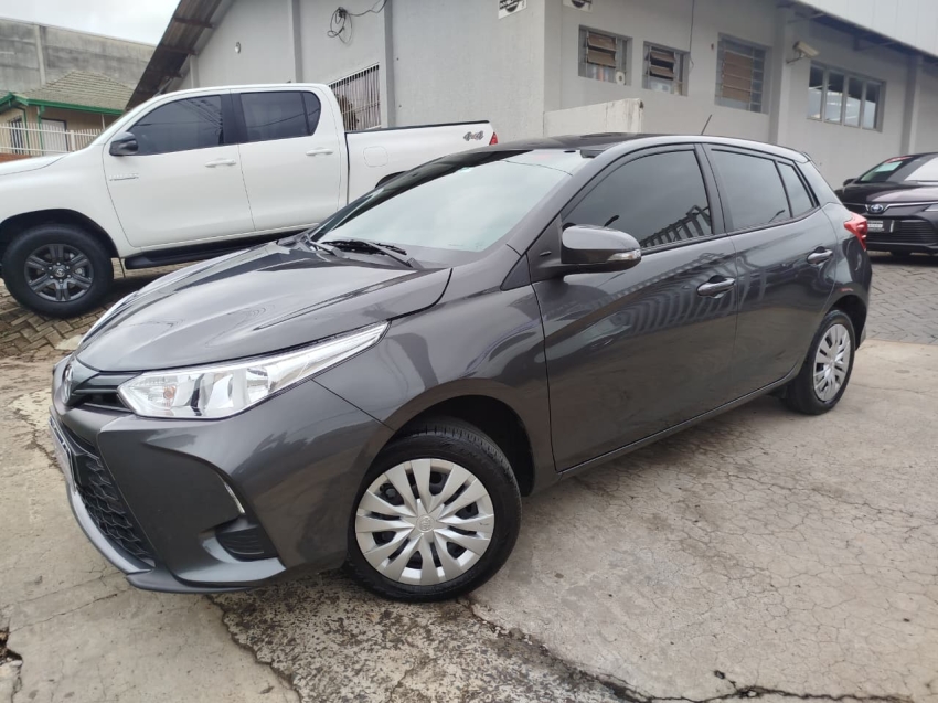 toyota yaris 1.5 16v flex xl multidrive 4p automatico 2025