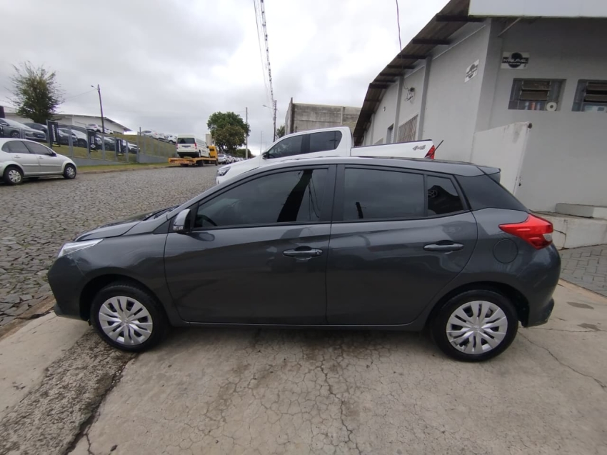 toyota yaris 1.5 16v flex xl multidrive 4p automatico 2025