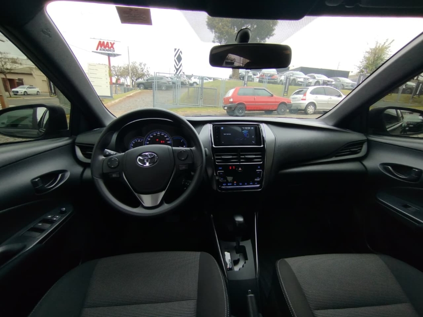 toyota yaris 1.5 16v flex xl multidrive 4p automatico 2025