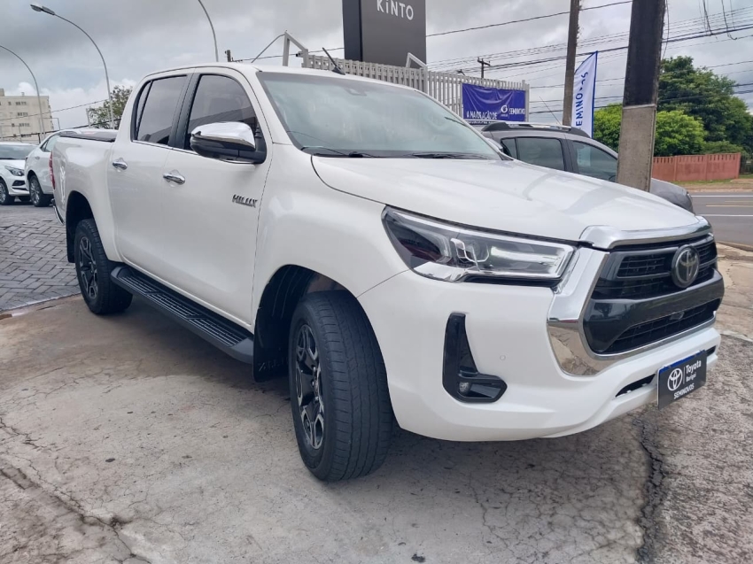 toyota hilux 2.8 d-4d turbo diesel cd srx 4x4 automatico 4p 2023
