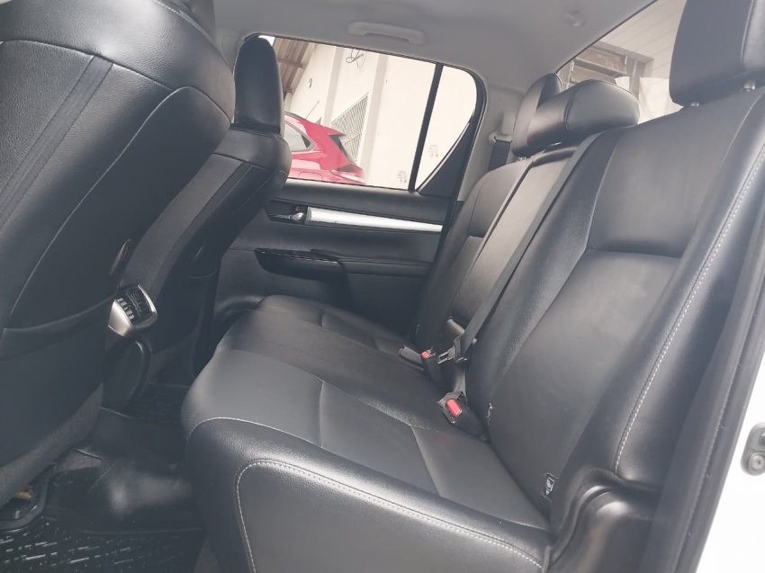 toyota hilux 2.8 d-4d turbo diesel cd srx 4x4 automatico 4p 202311