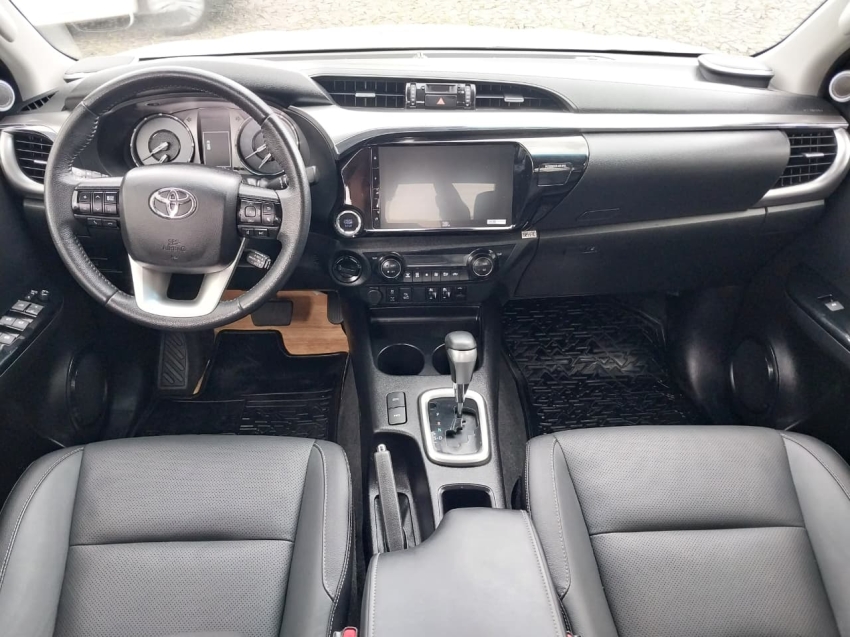 toyota hilux 2.8 d-4d turbo diesel cd srx 4x4 automatico 4p 202411
