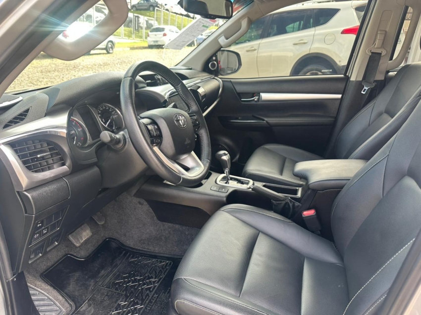 hilux cd dsl 4x4 srx 2.8 diesel11