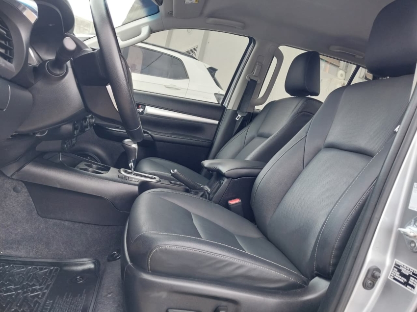 toyota hilux 2.8 d-4d turbo diesel cd srx 4x4 automatico 4p 202413