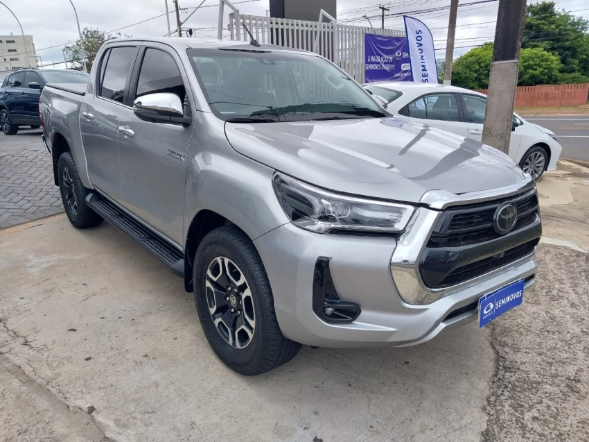 toyota hilux 2.8 d-4d turbo diesel cd srx 4x4 automatico 4p 2024 toyota hilux 2.8 d-4d turbo diesel cd srx 4x4 automatico 4p 2024