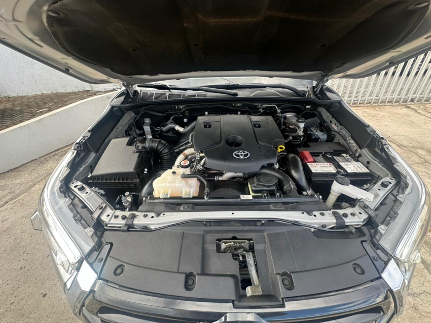 hilux cd dsl 4x4 srx 2.8 diesel7