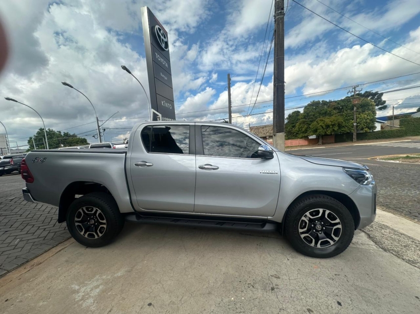hilux cd dsl 4x4 srx 2.8 diesel3