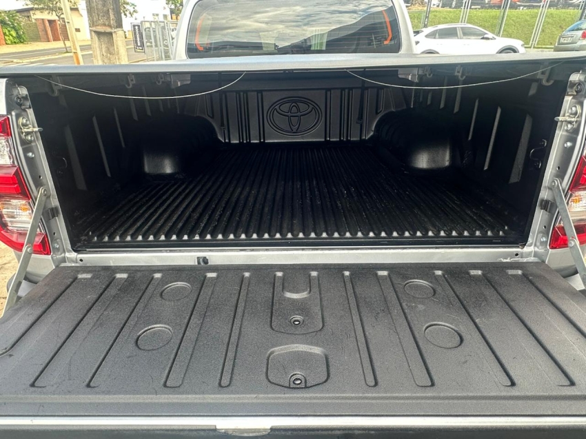 hilux cd dsl 4x4 srx 2.8 diesel8