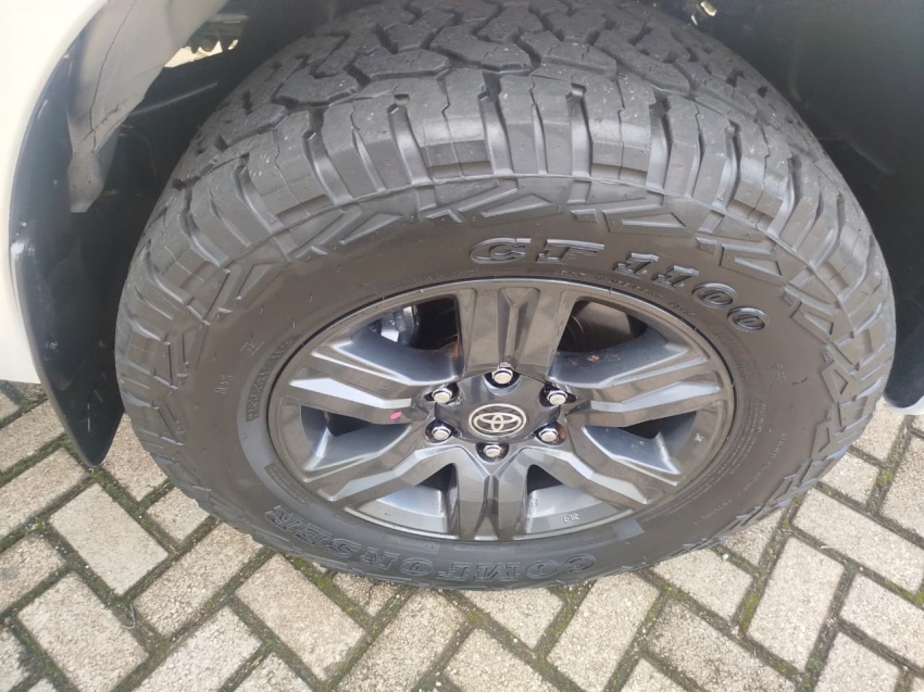 toyota hilux 2.8 d-4d turbo diesel cs 4x4 manual 2p 202413