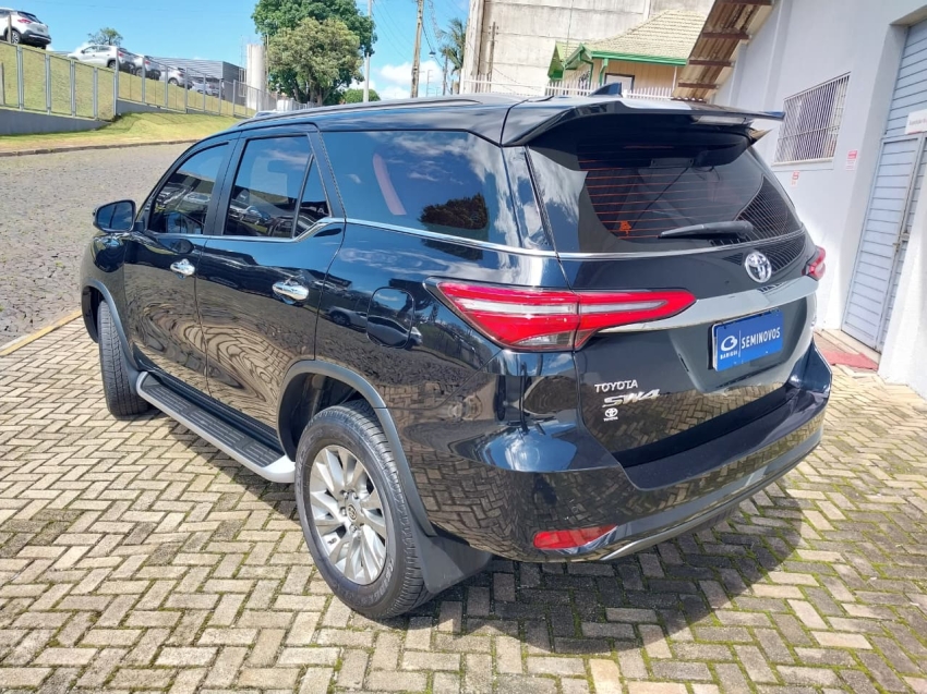 toyota hilux sw4 2.8 d-4d turbo diesel srx 7l 4x4 automatico 4p 20245