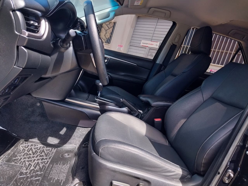 toyota hilux sw4 2.8 d-4d turbo diesel srx 7l 4x4 automatico 4p 202413