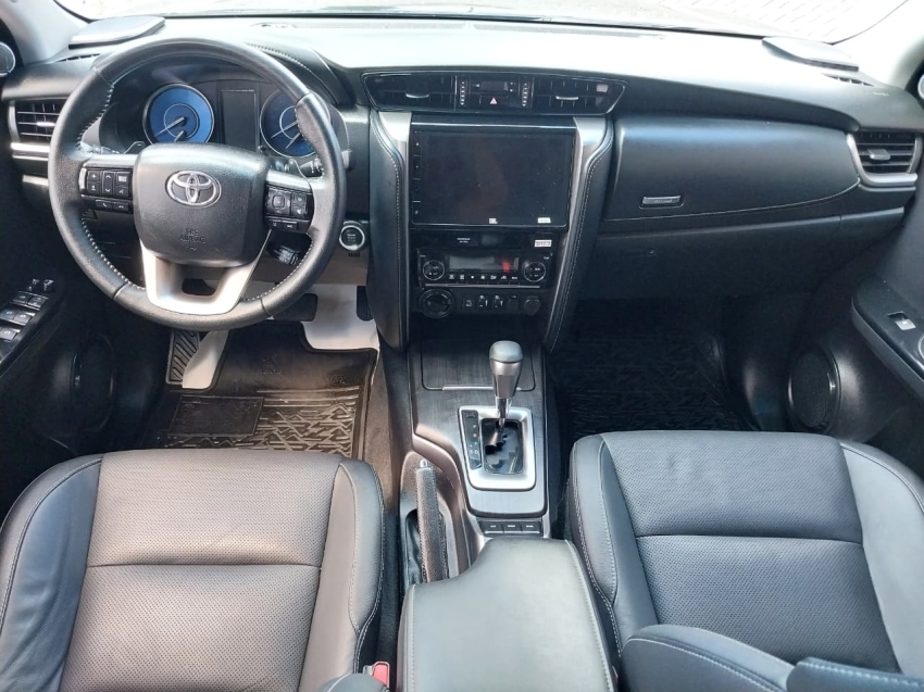 toyota hilux sw4 2.8 d-4d turbo diesel srx 7l 4x4 automatico 4p 202411