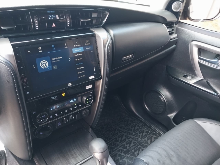 toyota hilux sw4 2.8 d-4d turbo diesel srx 7l 4x4 automatico 4p 202415