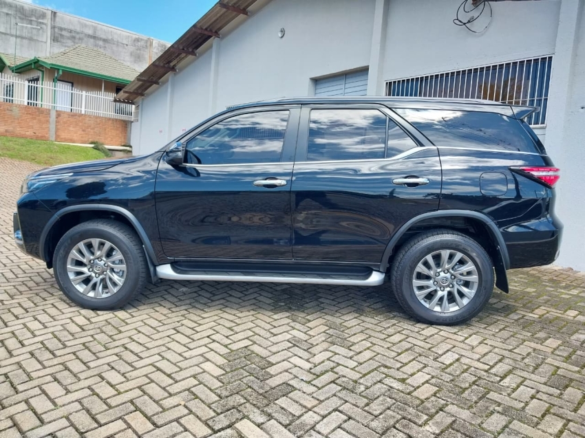 toyota hilux sw4 2.8 d-4d turbo diesel srx 7l 4x4 automatico 4p 20244