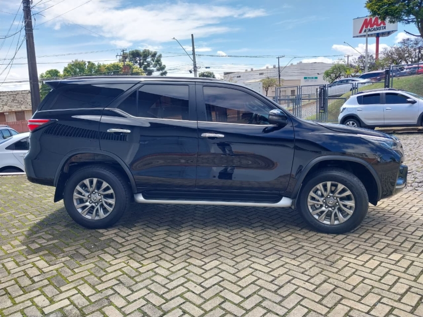 toyota hilux sw4 2.8 d-4d turbo diesel srx 7l 4x4 automatico 4p 20243