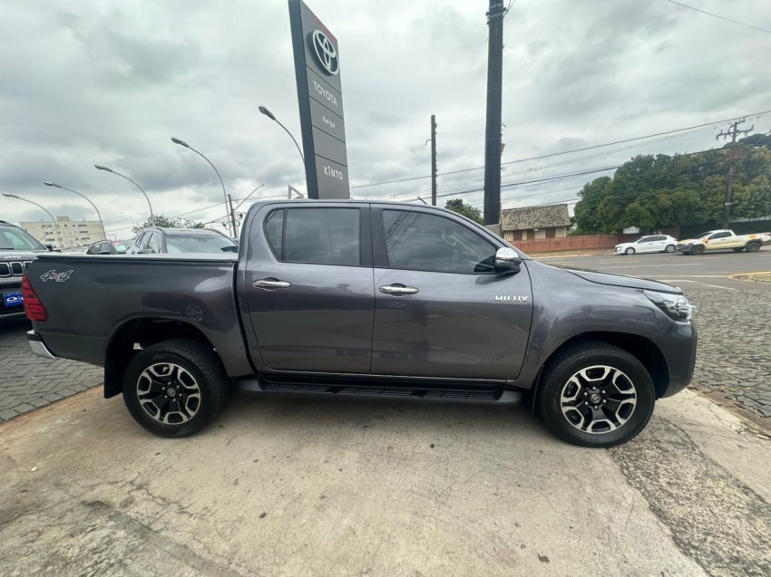 toyota hilux 2.8 d-4d turbo diesel cd srv 4x4 automatico 4p 20223