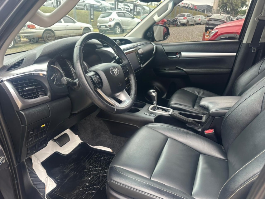 toyota hilux 2.8 d-4d turbo diesel cd srv 4x4 automatico 4p 202210