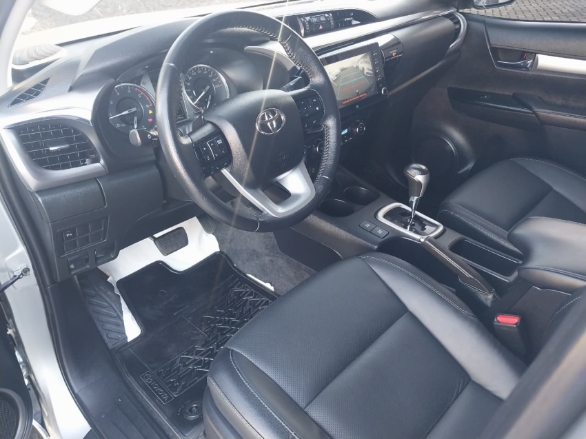 toyota hilux 2.8 d-4d turbo diesel cd srx 4x4 automatico 4p 202111