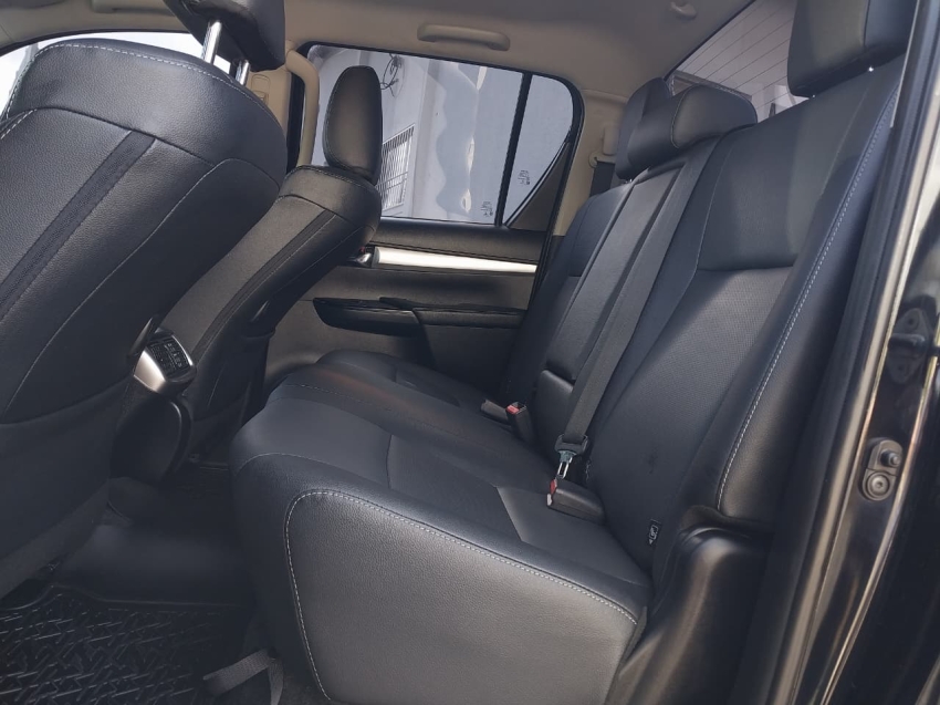 toyota hilux 2.8 d-4d turbo diesel cd srx 4x4 automatico 4p 202113