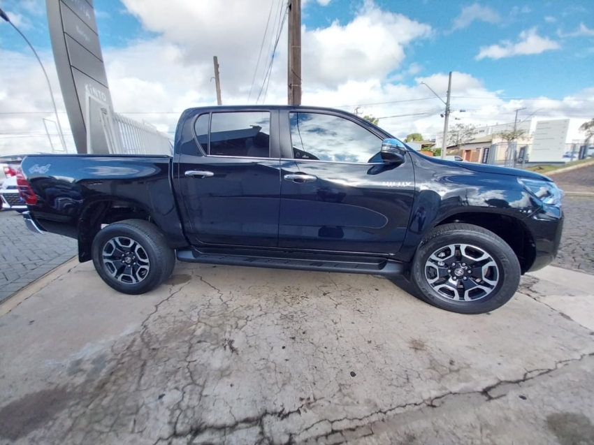 toyota hilux 2.8 d-4d turbo diesel cd srx 4x4 automatico 4p 20213