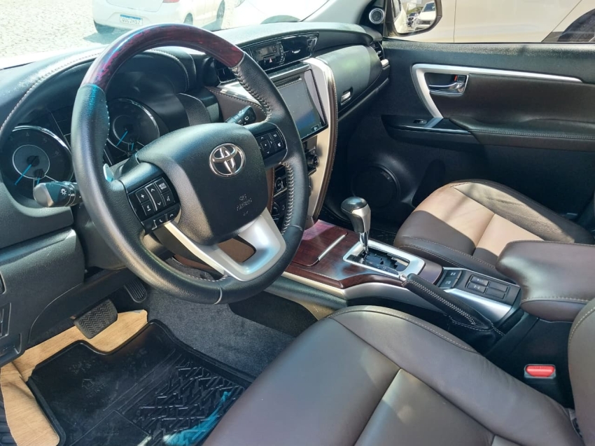 toyota hilux sw4 2.8 srx 4x4 7 lugares 16v turbo intercooler diesel 4p automatico 201910