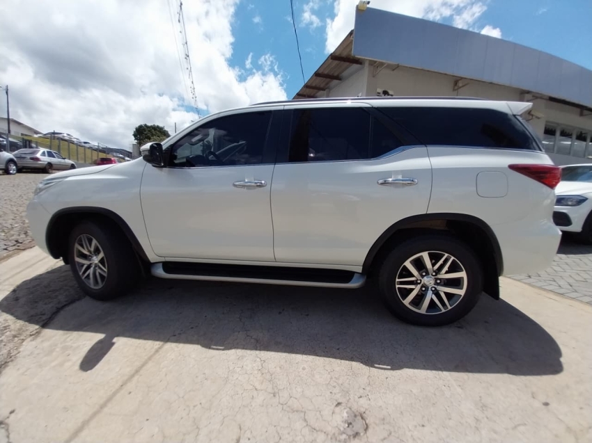 toyota hilux sw4 2.8 srx 4x4 7 lugares 16v turbo intercooler diesel 4p automatico 20194