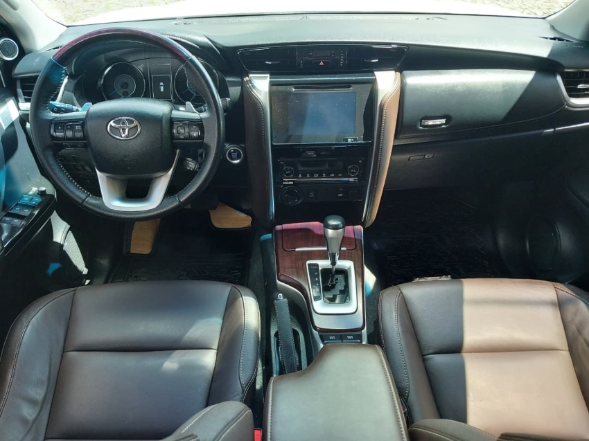 toyota hilux sw4 2.8 srx 4x4 7 lugares 16v turbo intercooler diesel 4p automatico 201912