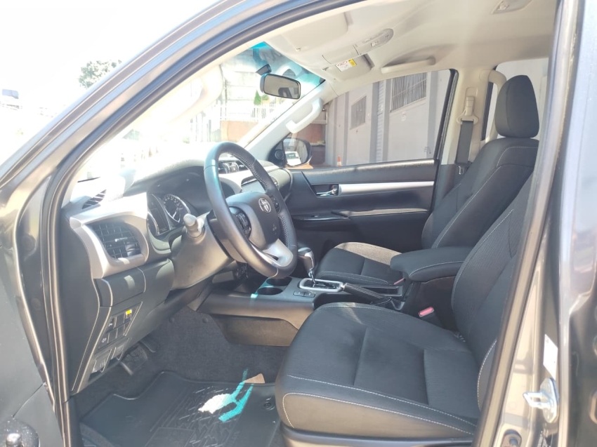 toyota hilux 2.8 d-4d turbo diesel cd sr 4x4 automatico 4p 202510