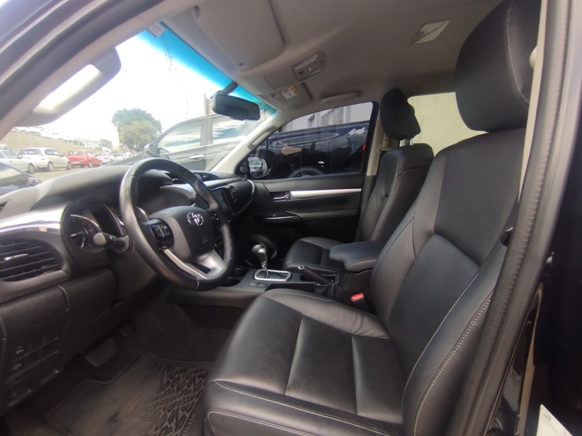 toyota hilux 2.8 d-4d turbo diesel cd srv 4x4 automatico 4p 202410