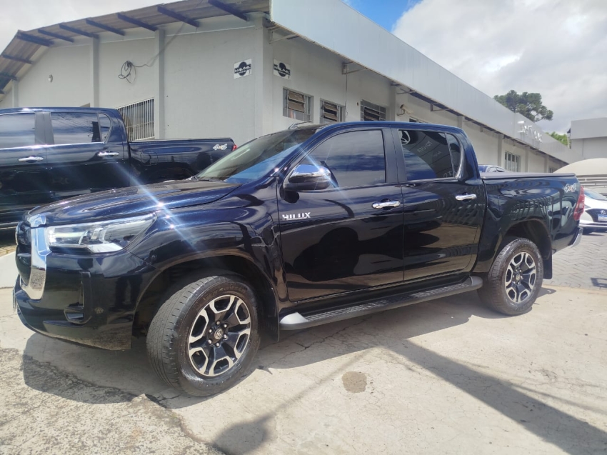 toyota hilux 2.8 d-4d turbo diesel cd srv 4x4 automatico 4p 20242
